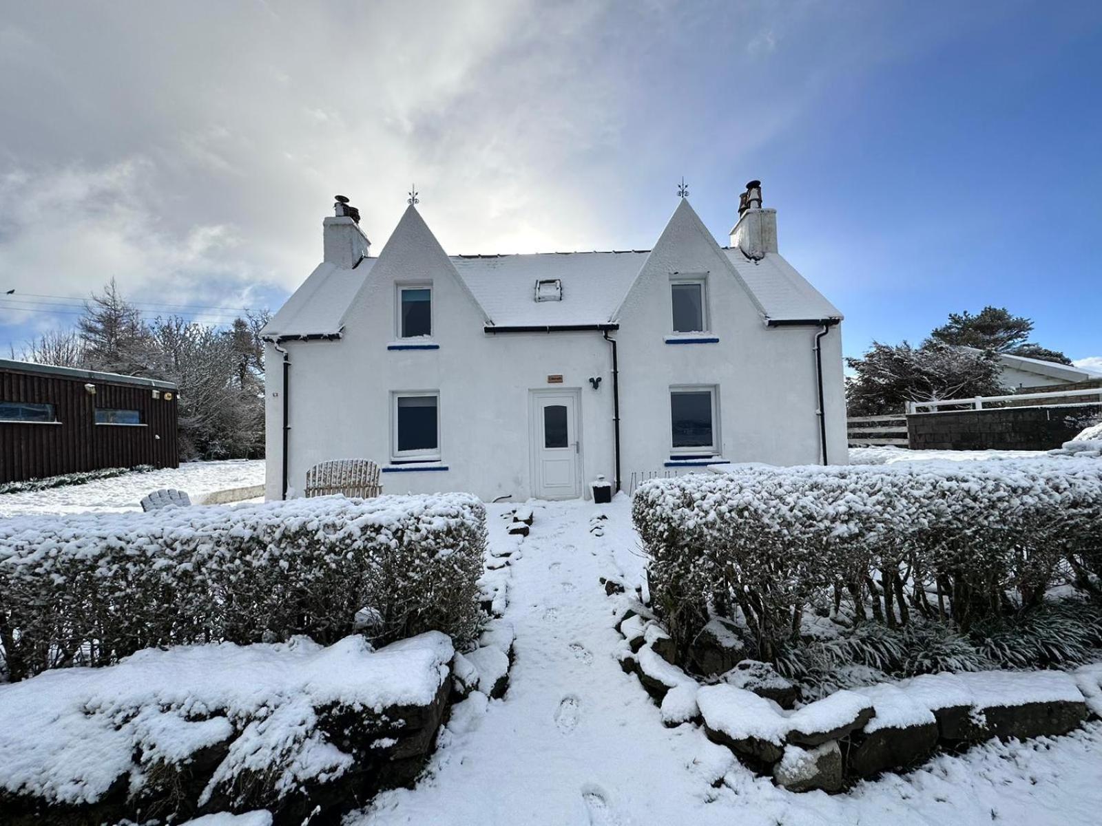 Breakish Carnmhor, Isle Of Skye - Stunning 242 Year Old Cottage On Its Own Sea Shore! מראה חיצוני תמונה