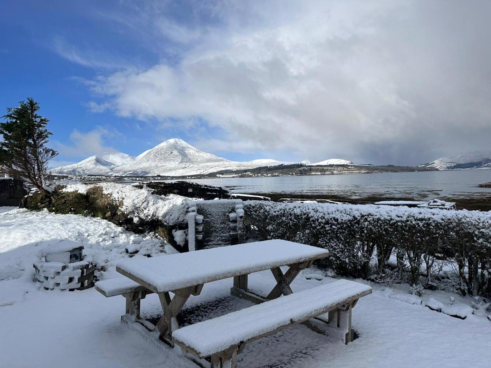 Breakish Carnmhor, Isle Of Skye - Stunning 242 Year Old Cottage On Its Own Sea Shore! מראה חיצוני תמונה