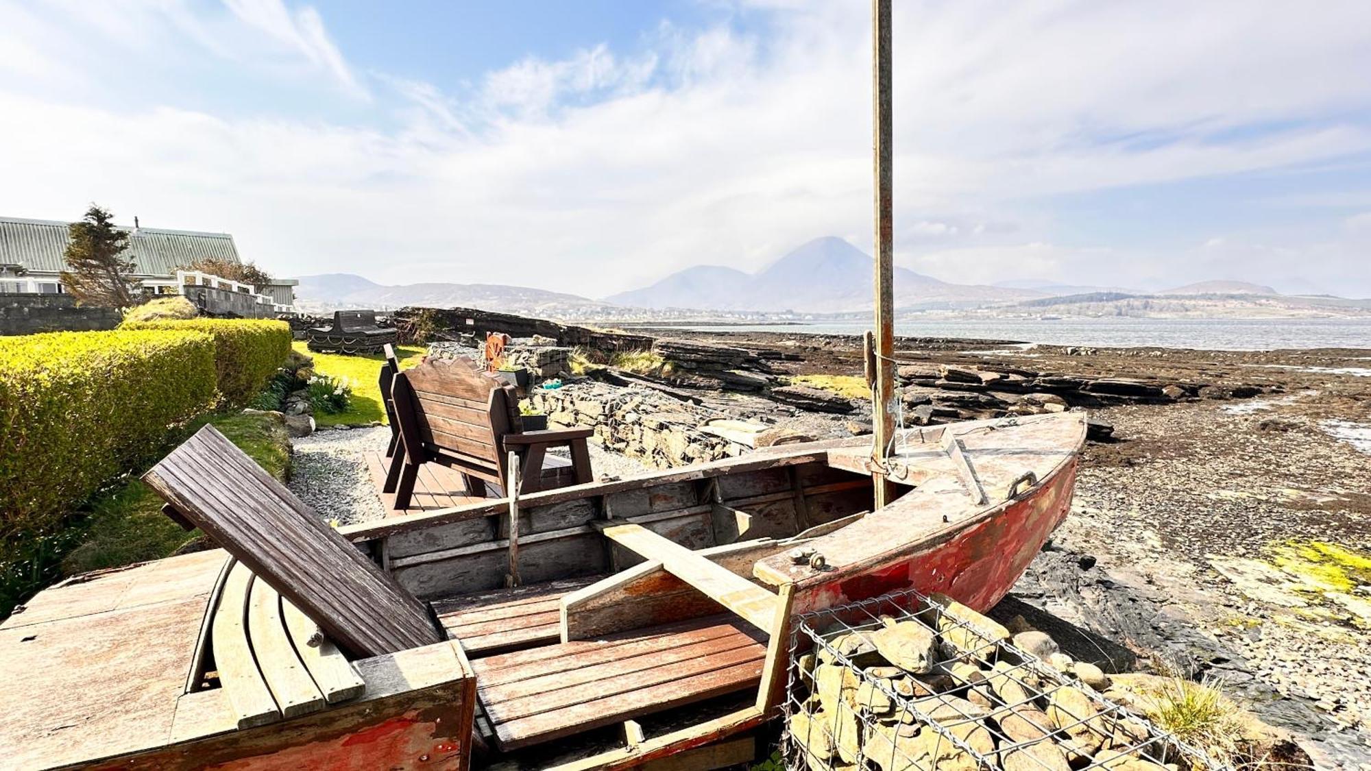 Breakish Carnmhor, Isle Of Skye - Stunning 242 Year Old Cottage On Its Own Sea Shore! מראה חיצוני תמונה