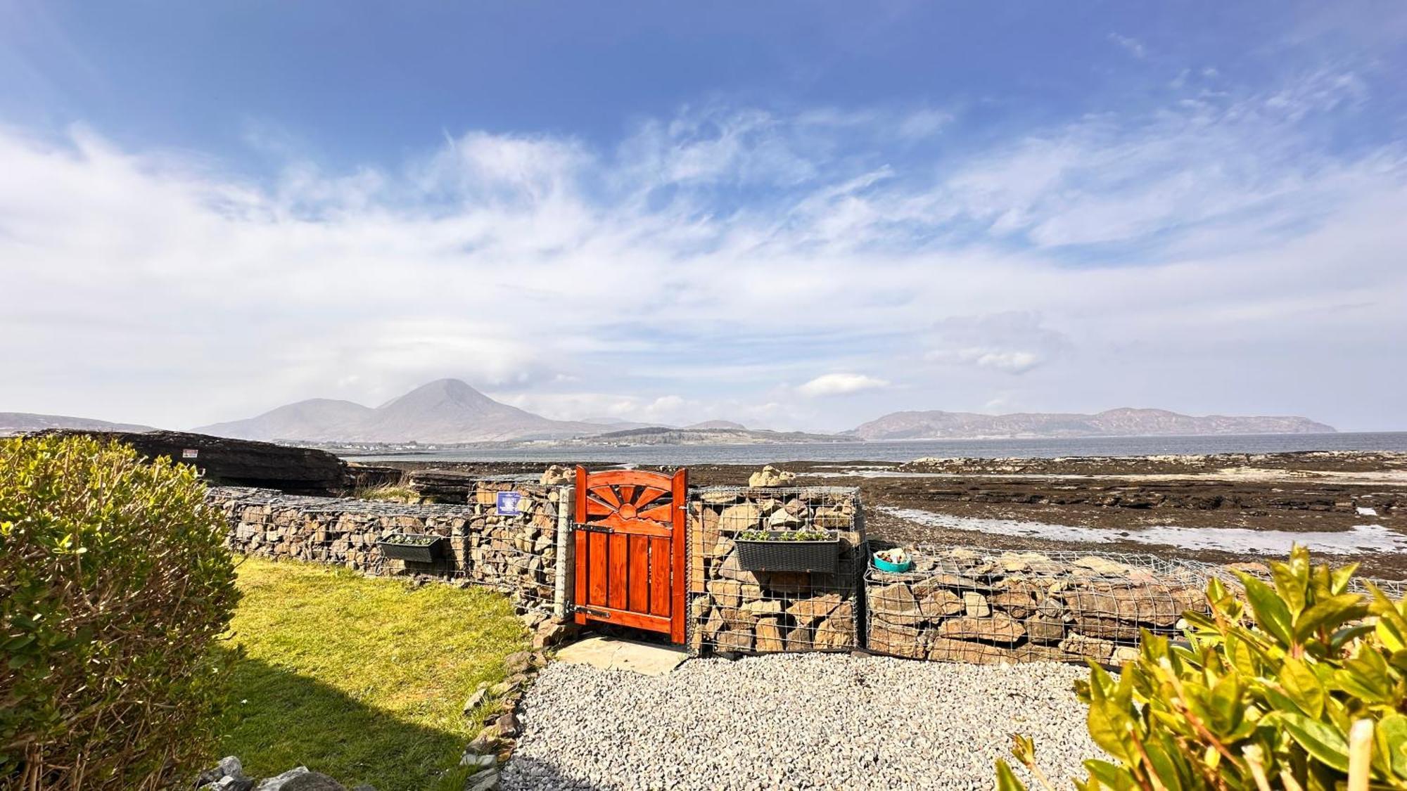 Breakish Carnmhor, Isle Of Skye - Stunning 242 Year Old Cottage On Its Own Sea Shore! מראה חיצוני תמונה