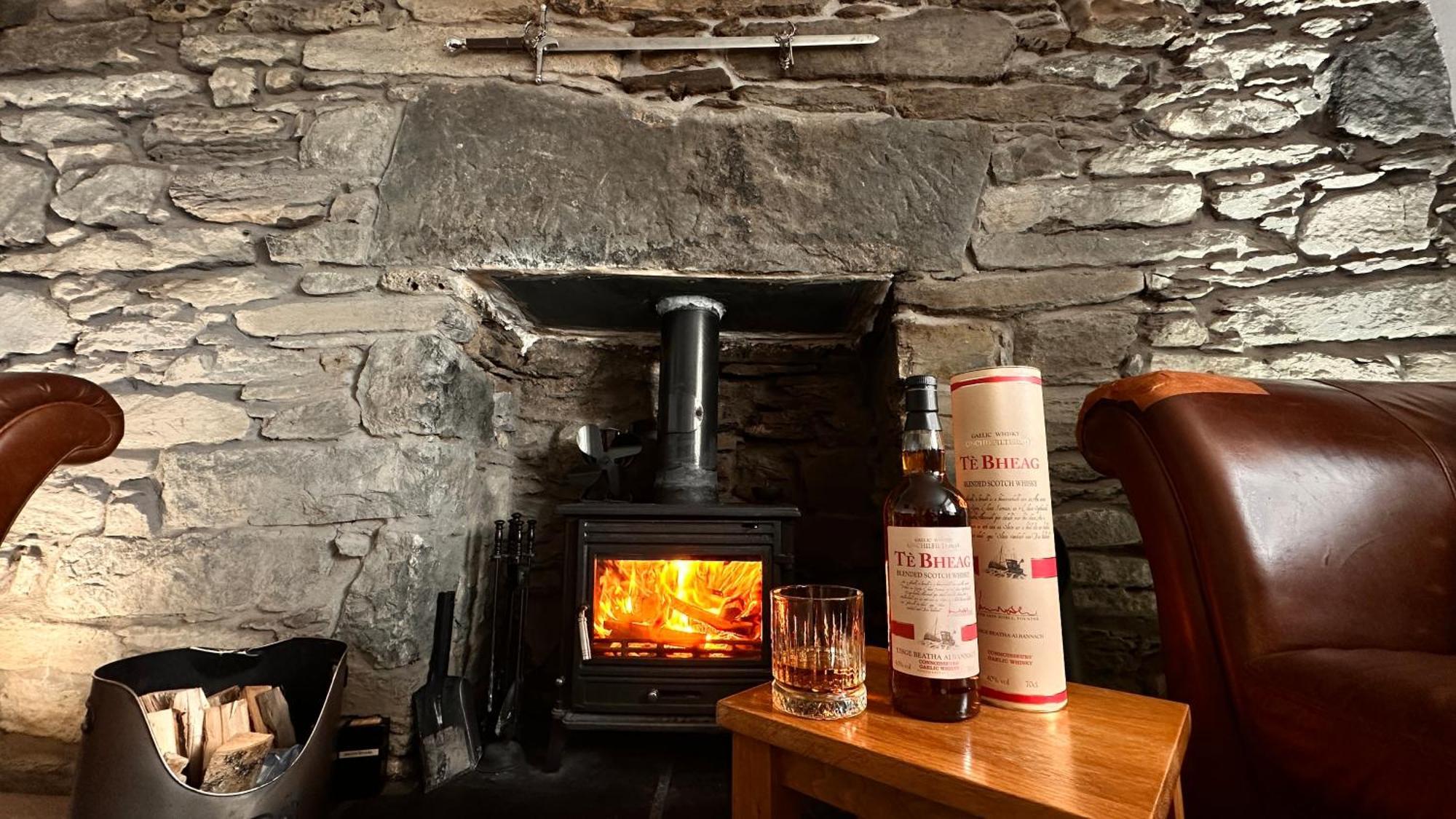 Breakish Carnmhor, Isle Of Skye - Stunning 242 Year Old Cottage On Its Own Sea Shore! מראה חיצוני תמונה
